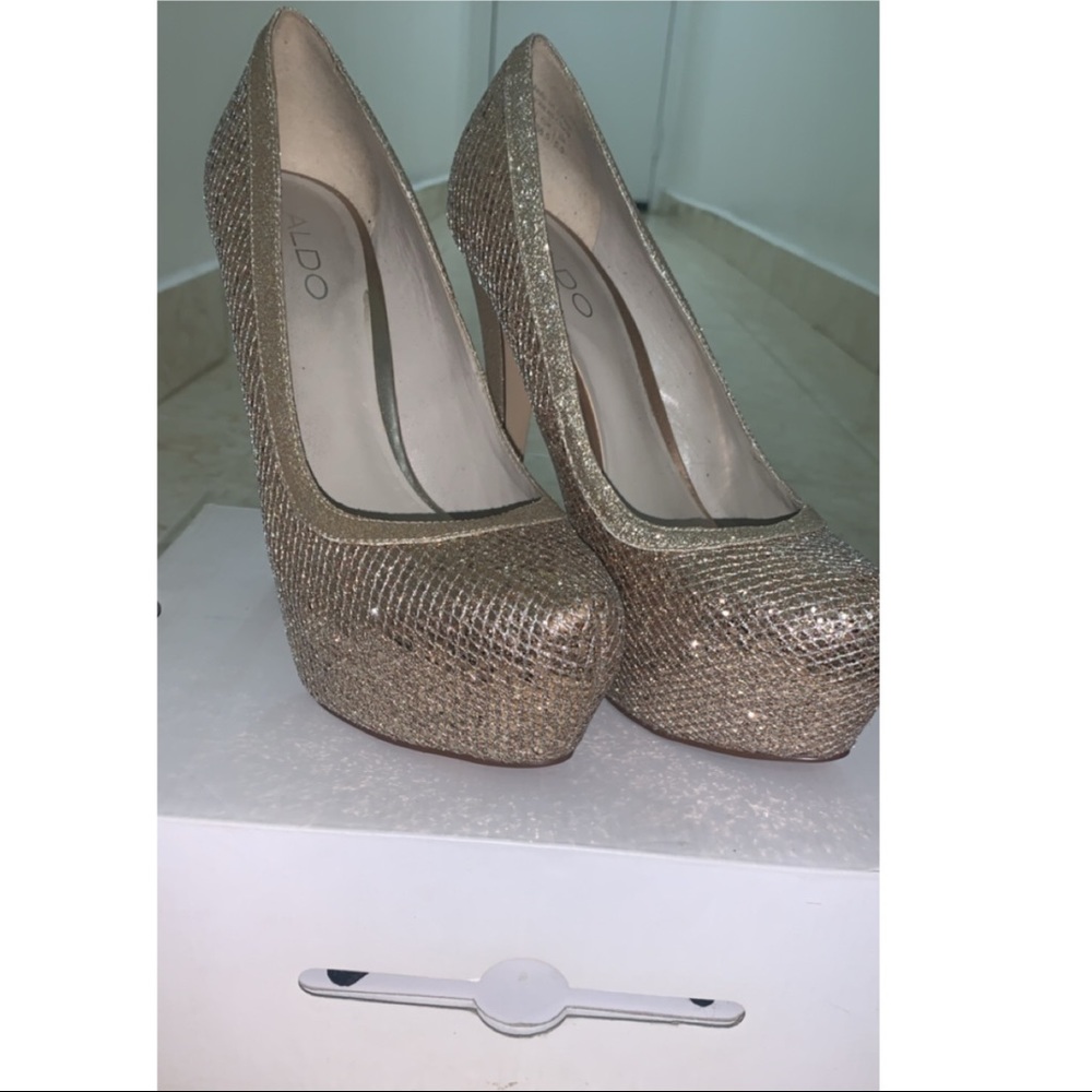 Gold Sequins Hugh Heel Pump